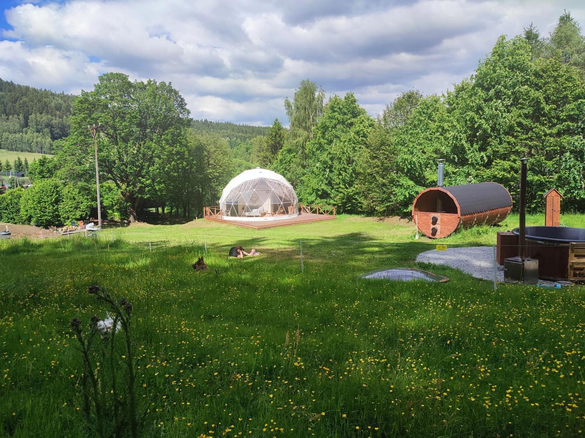 Forrest Glamp Hotel Mieroszow Buitenkant foto